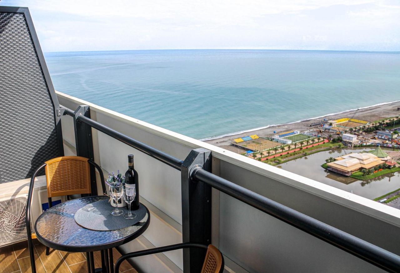 Orbi Batumi City Beach View Hotel Exteriör bild