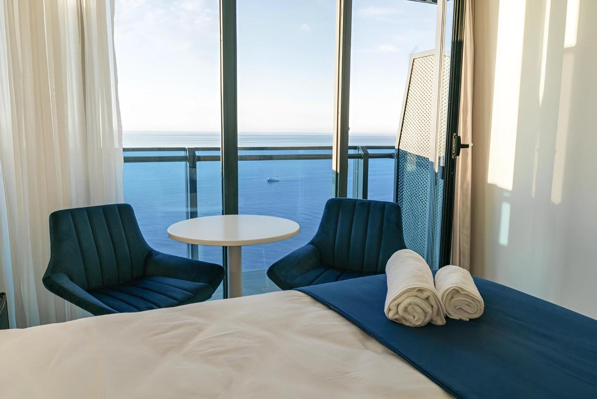Orbi Batumi City Beach View Hotel Exteriör bild
