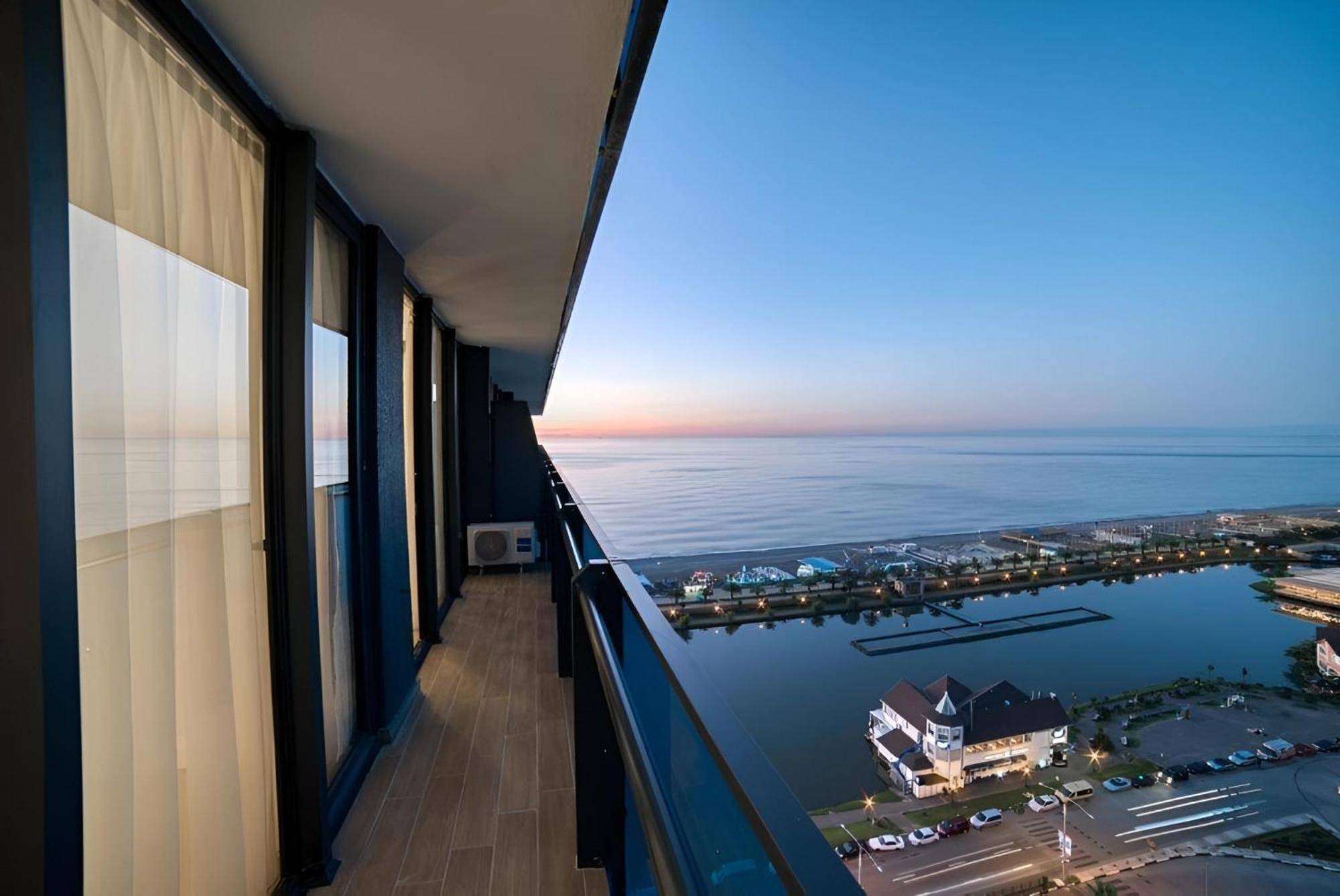 Orbi Batumi City Beach View Hotel Exteriör bild